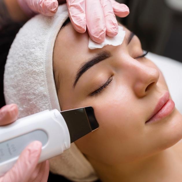 Acne Facial w/ Deep Cleansing + Soothing Mask