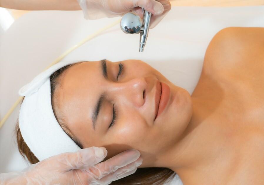 Jet Peel Facial: Oxygen Cleanse + Brightening Serum