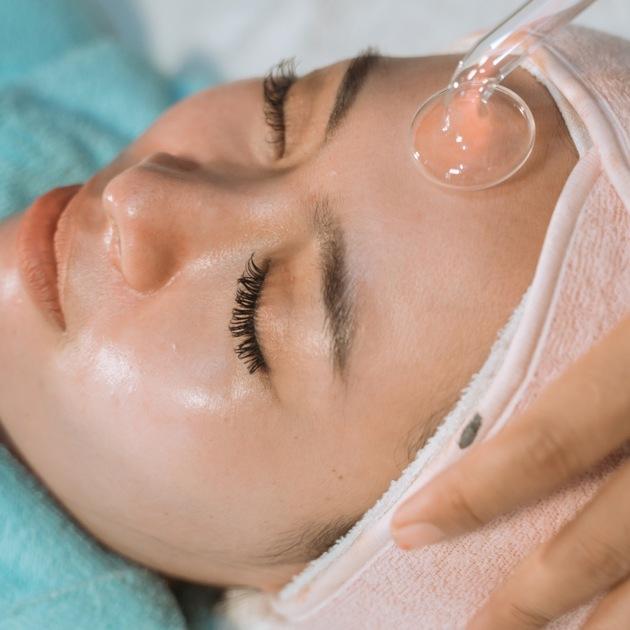 Oxygeneo Facial: 3-in-1 Exfoliate, Infuse, Oxygenate